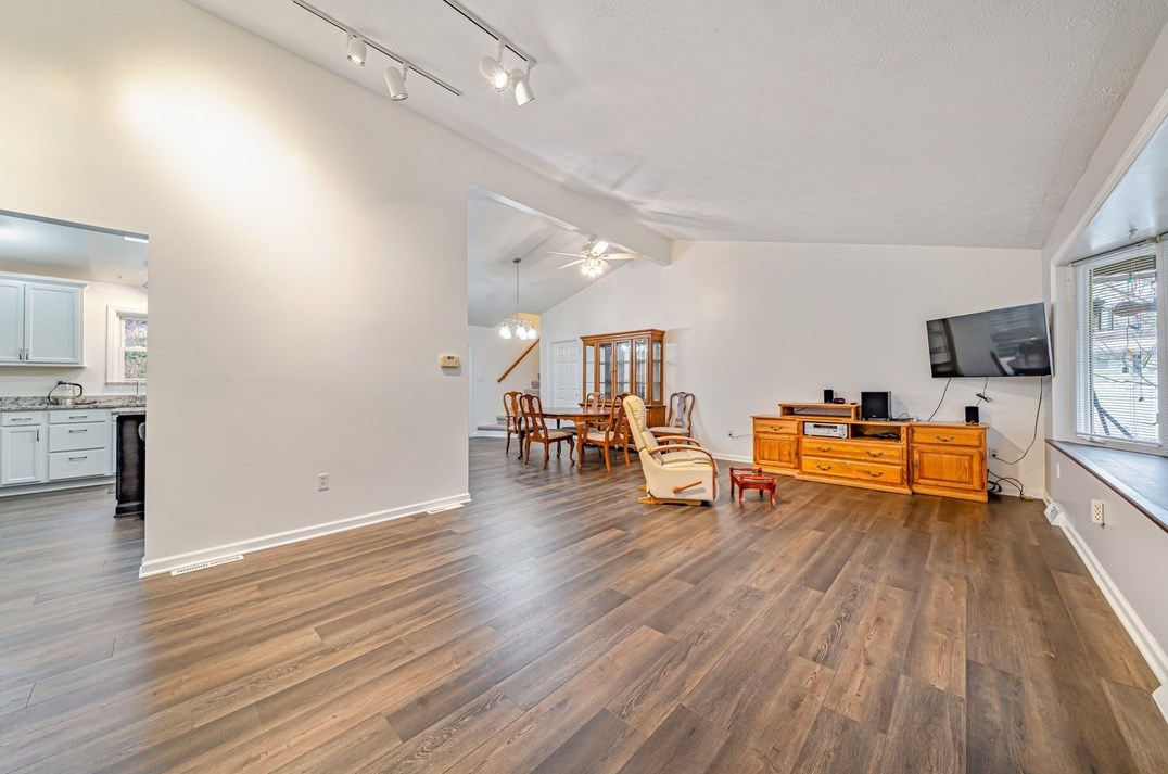 123 Hooks Ln, Canonsburg, PA 15317-1835