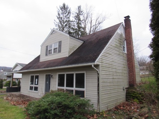 1066 Schultz Rd, Latrobe, PA 15650-5418