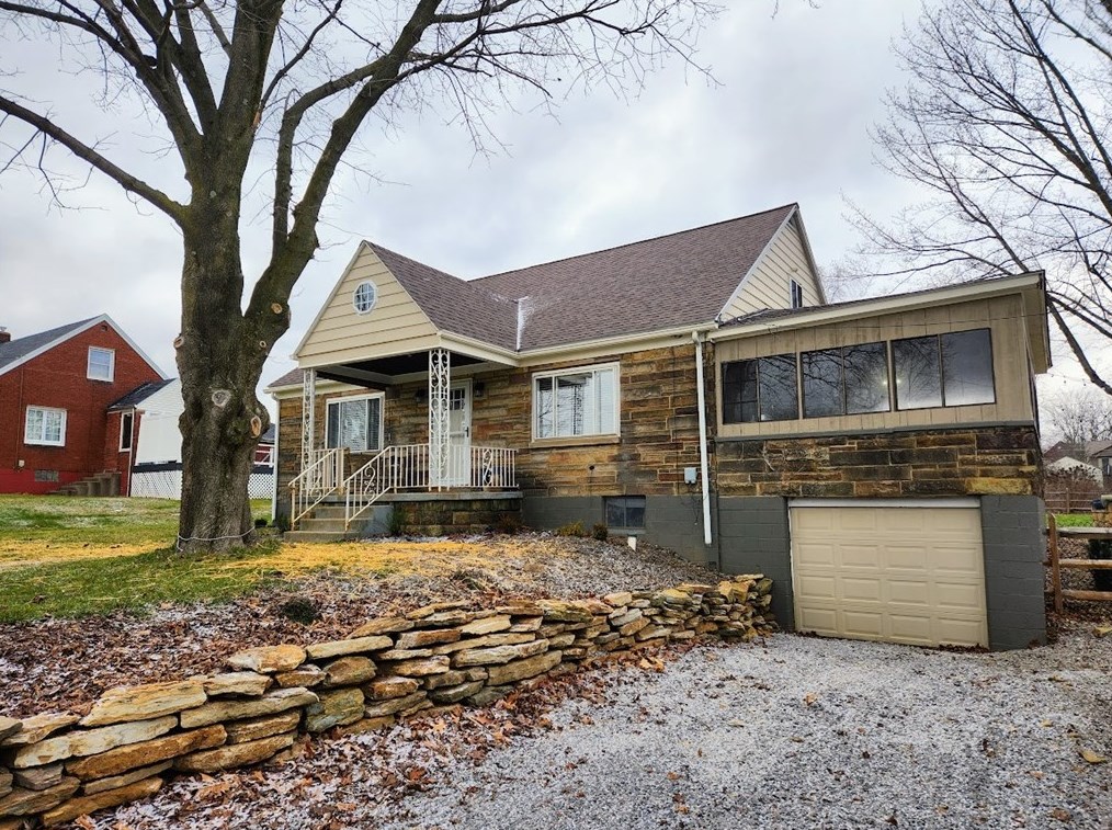 212 Highfield Rd, Butler, PA 16001