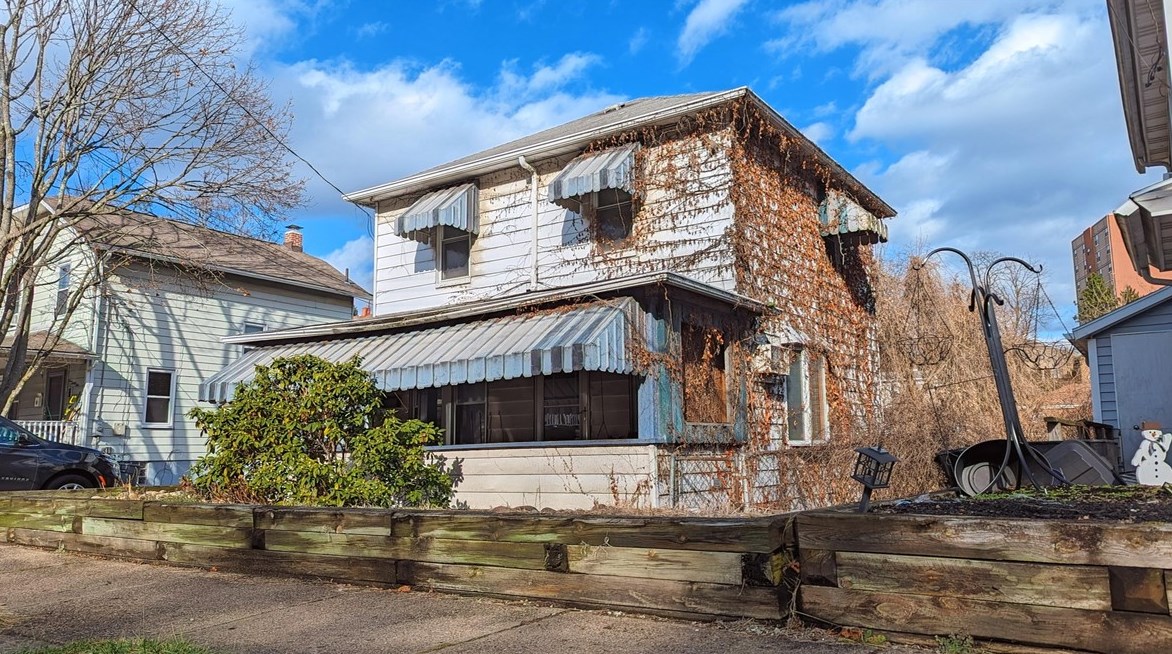 133 E Eugene St, Whitaker, PA 15120