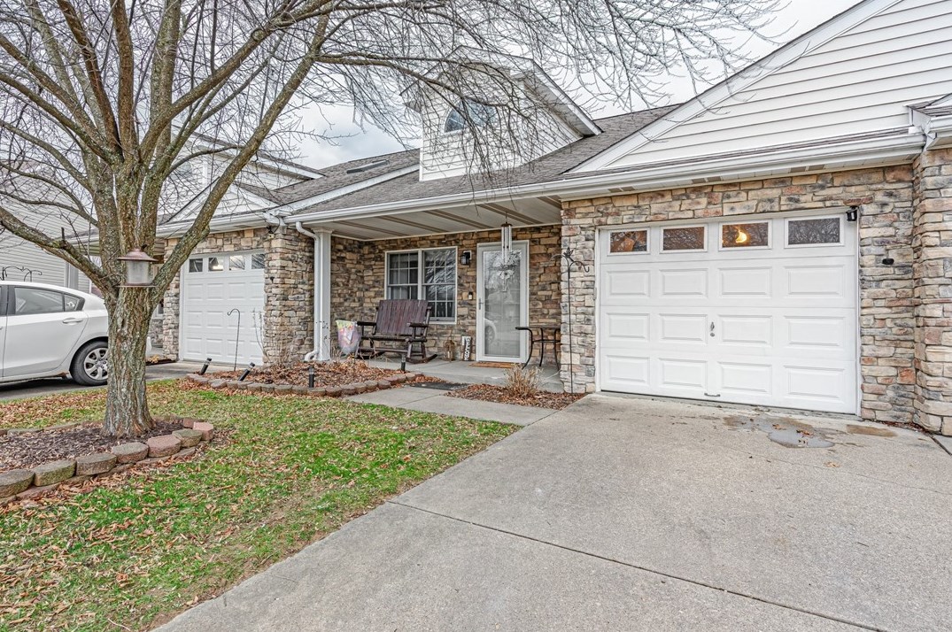 127 Cambria Hill Dr, Tarentum, PA 15084-9309