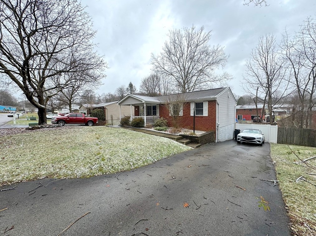 549 Waterbury Dr, Greensburg, PA 15601