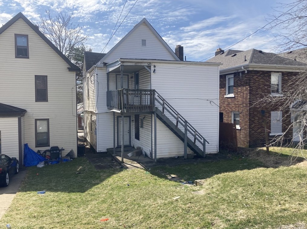 958 5th Ave, East Mckeesport, PA 15035-1338