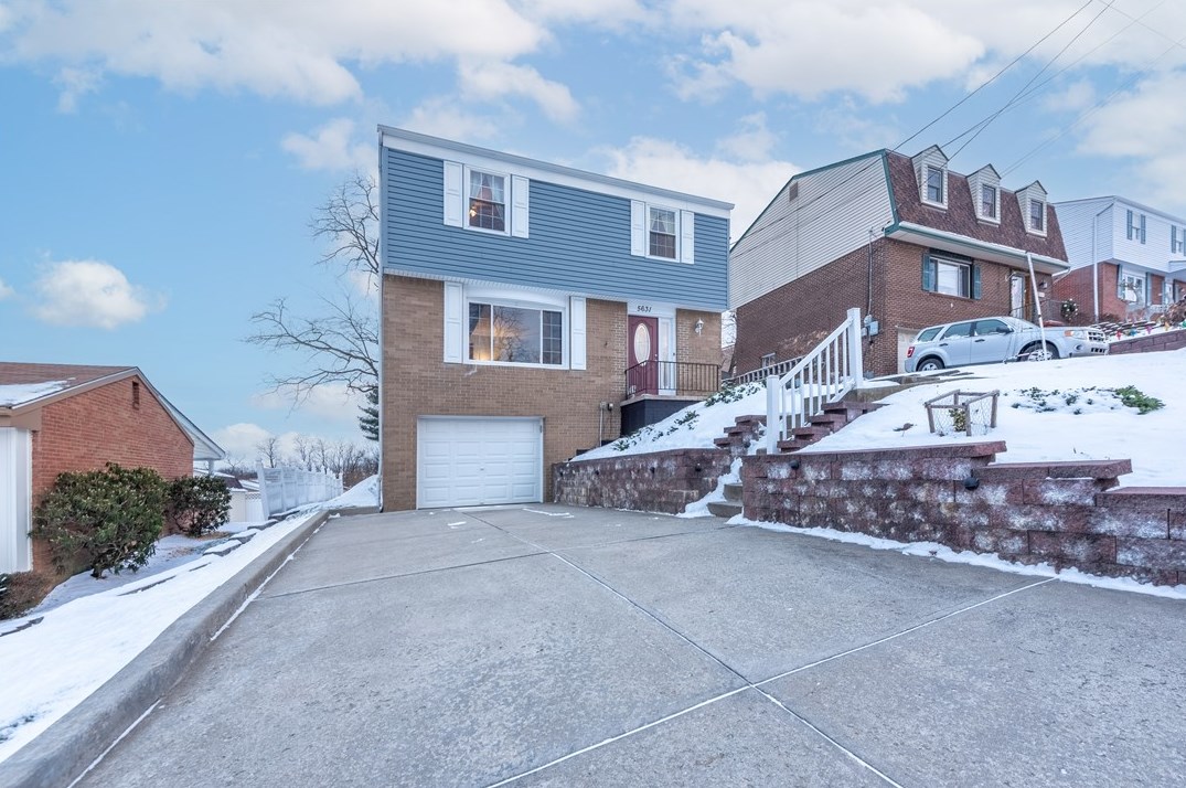 5631 Broad St, Library, PA 15129