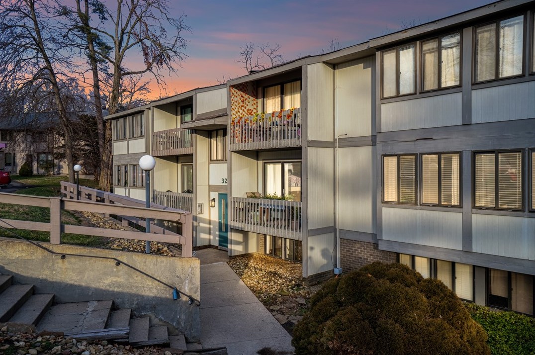 321 Ridge Point Cir #33b South, Bridgeville, PA 15017