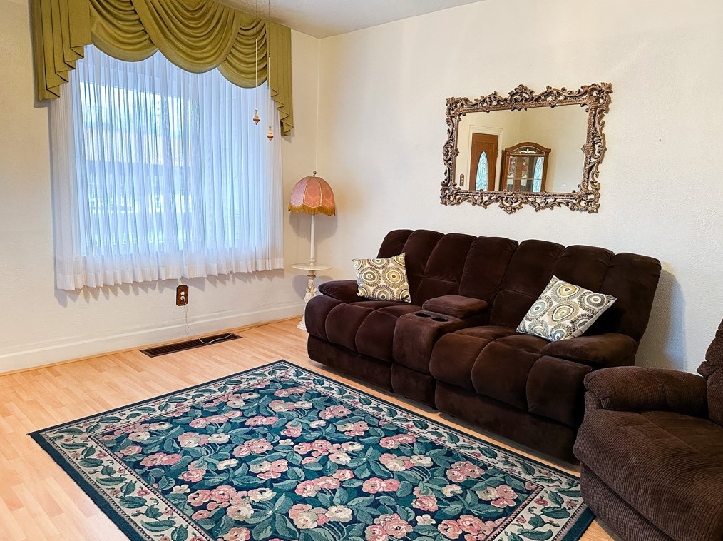 244 W 6th Ave, Tarentum, PA 15084
