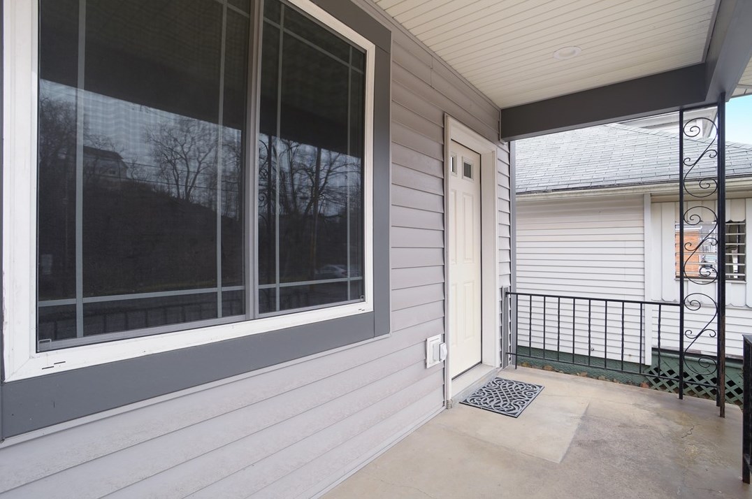 402 1st Ave, Collier Township, PA 15106-2575