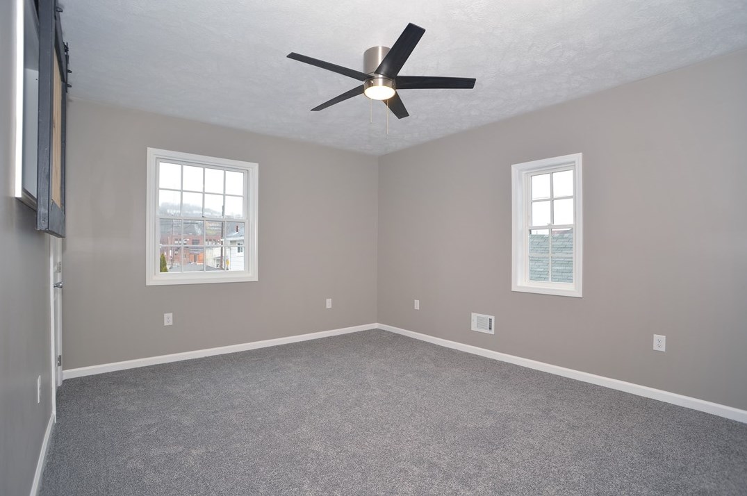 402 1st Ave, Collier Township PA  15106-2575 exterior