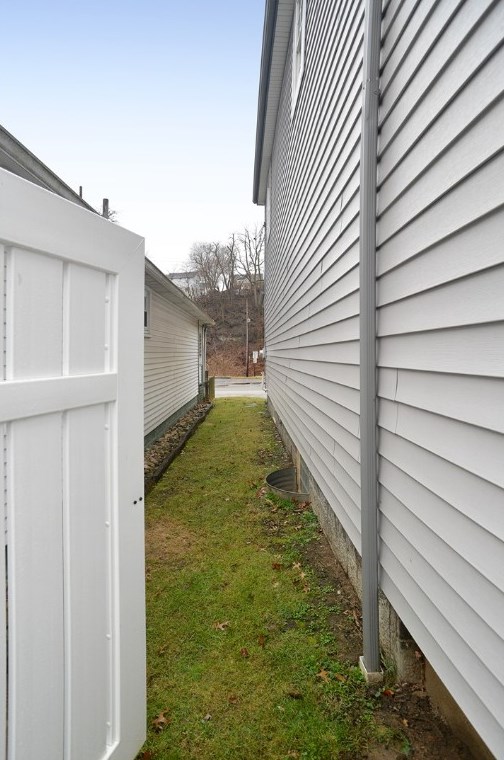 402 1st Ave, Collier Township PA  15106-2575 exterior