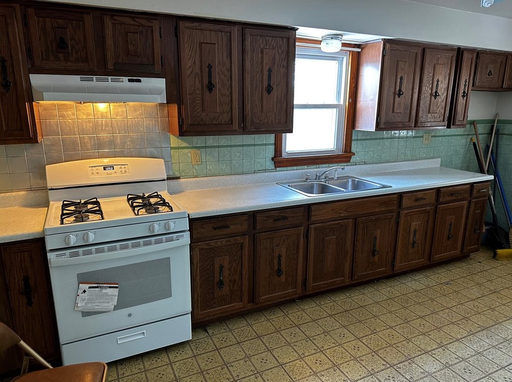 860 Sherman Ave, Hermitage, PA 16146