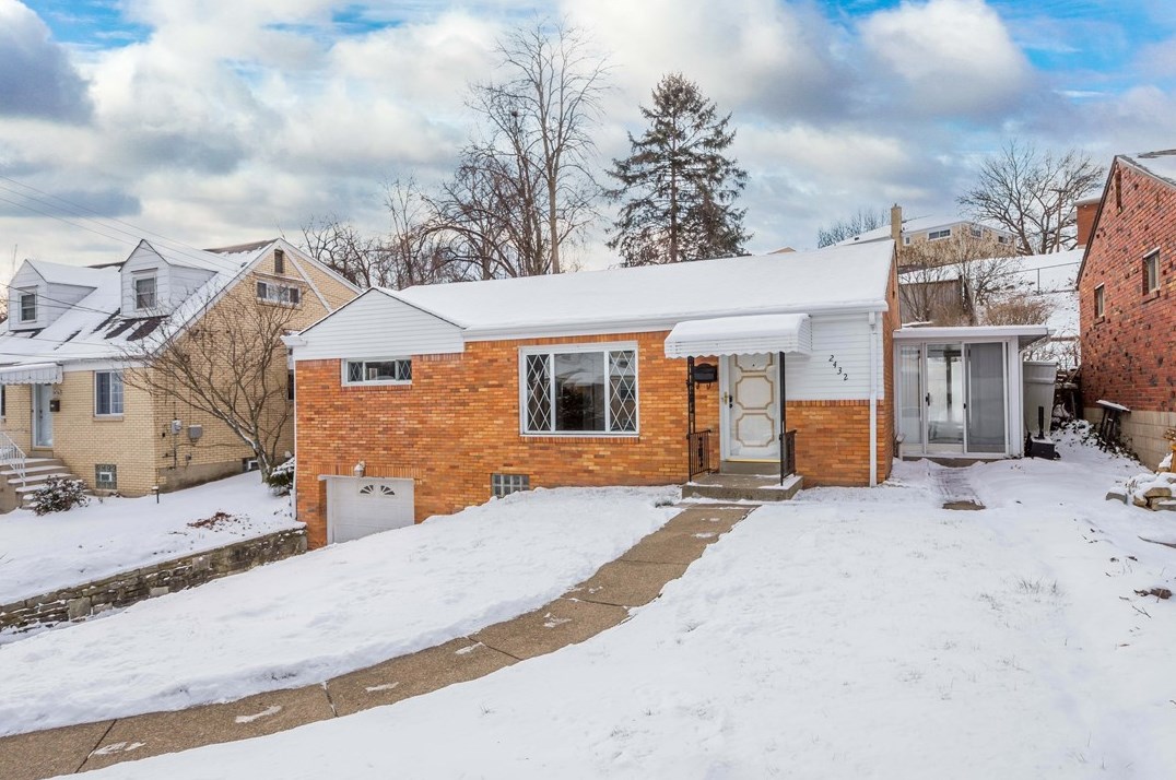 2432 N Meadowcroft Ave, Pittsburgh, PA 15216