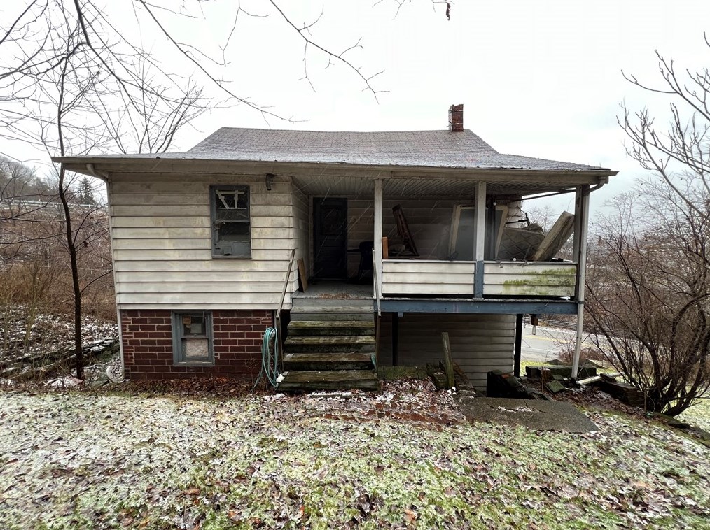 137 Murrayhill Rd, Creighton, PA 15030-1051