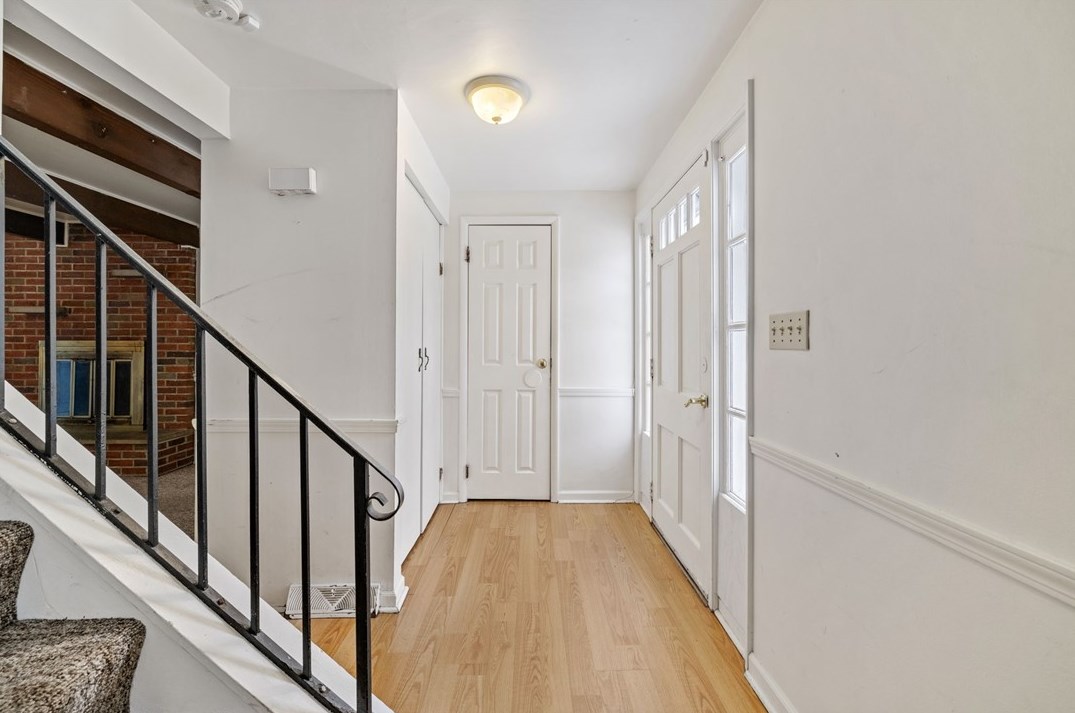 185 Colonial Village Dr, Pittsburgh, PA 15235