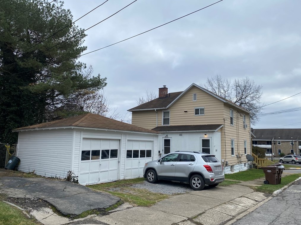 330 Columbia St, Hermitage, PA 16146