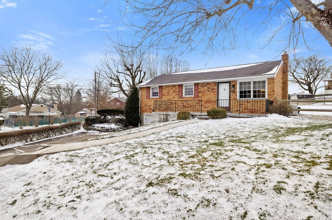 201 Anderson Pl, Glenshaw, PA 15116-1809