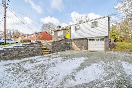 11131 Wren Dr, North Huntingdon, PA 15642