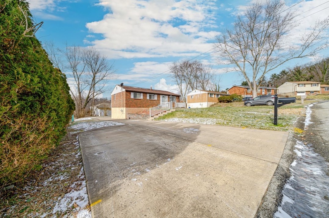 307 Interlaken Dr, Monroeville, PA 15146