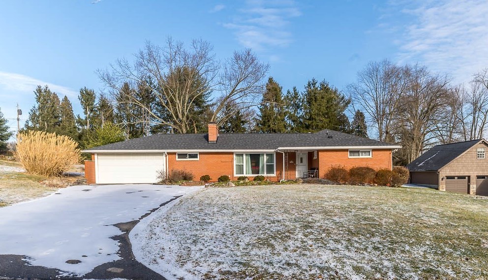 150 Emmet Dr, Beaver Falls, PA 15010-1626
