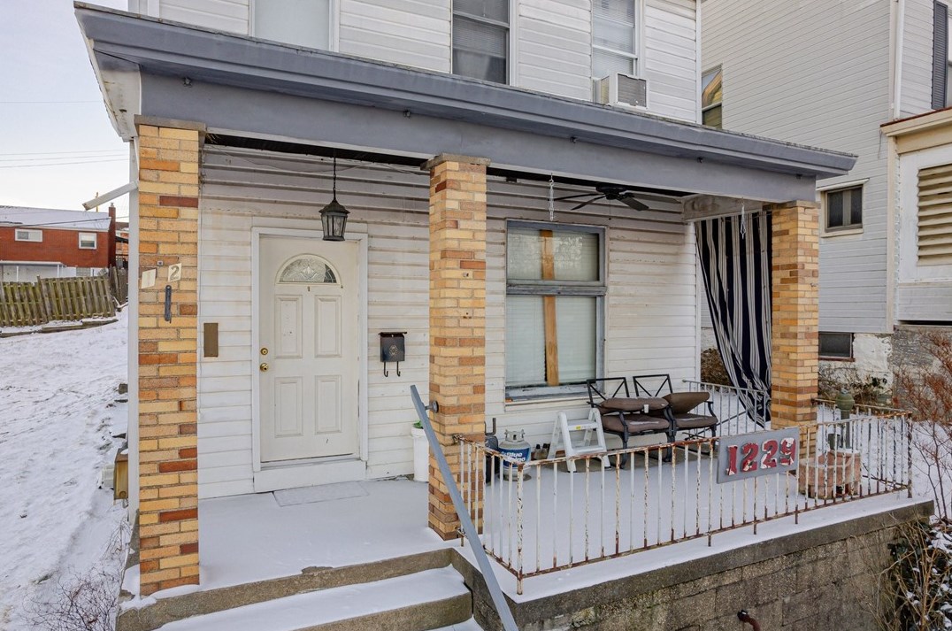 1229 Round Top St, Pittsburgh, PA 15205