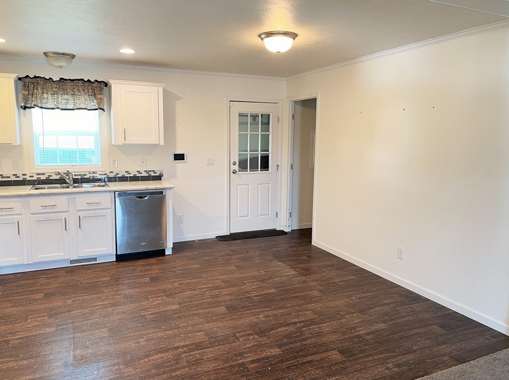 13 Hilltop Dr, Finleyville, PA 15332-9417
