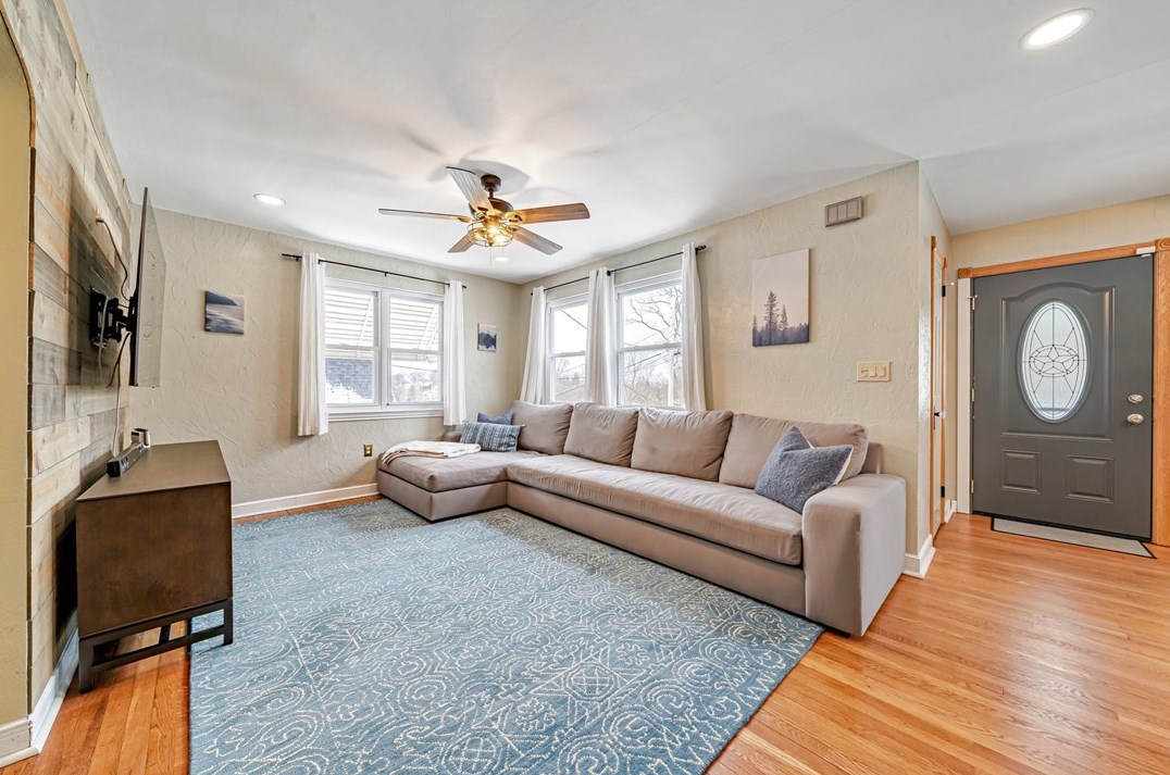 2101 Pleasant St, Bethel Park, PA 15102