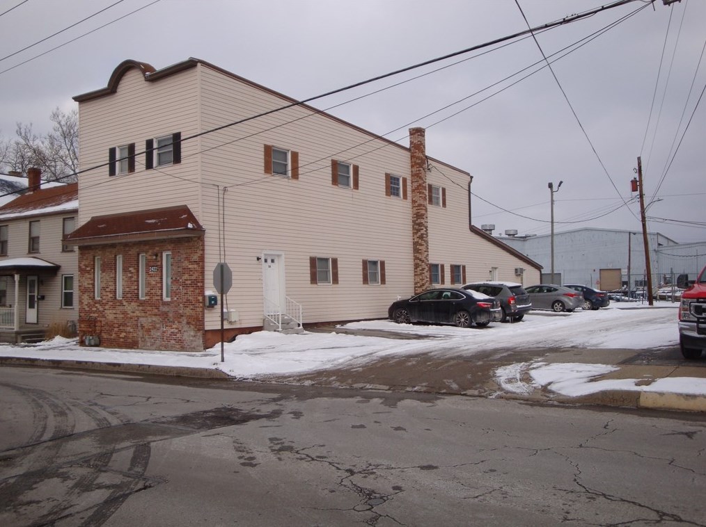2422 Ligonier St, Latrobe, PA 15650-3183