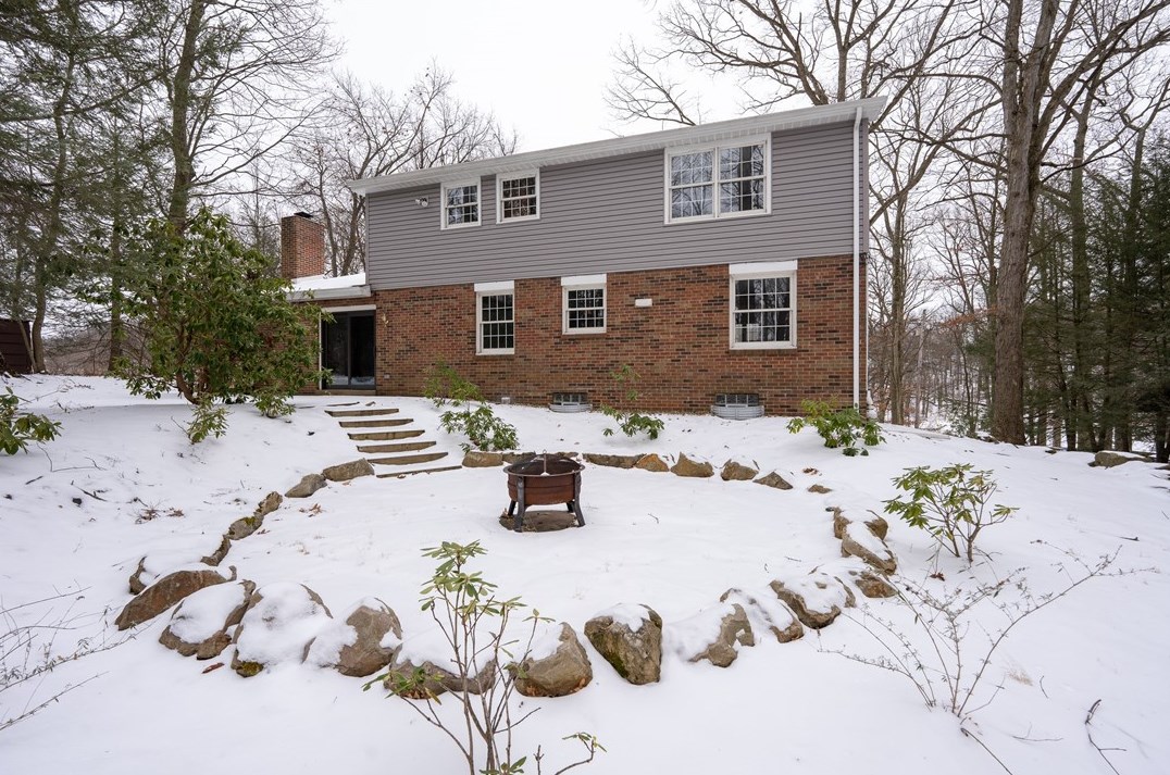 134 Locust Dr, Jeannette PA  15644-9521 exterior