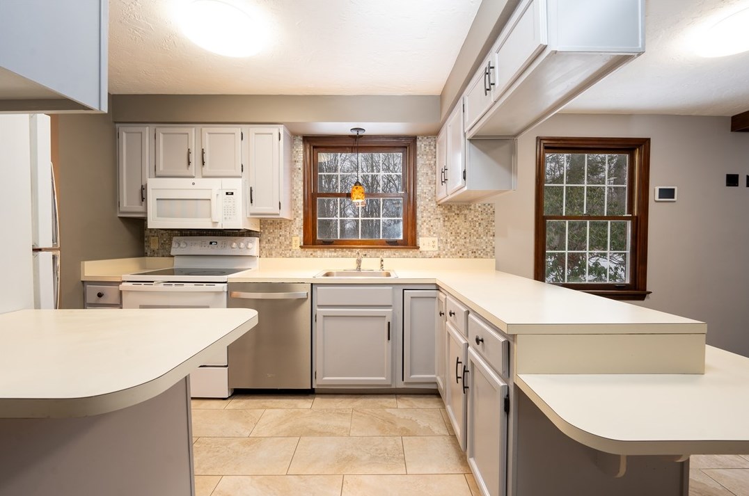134 Locust Dr, Jeannette PA  15644-9521 exterior