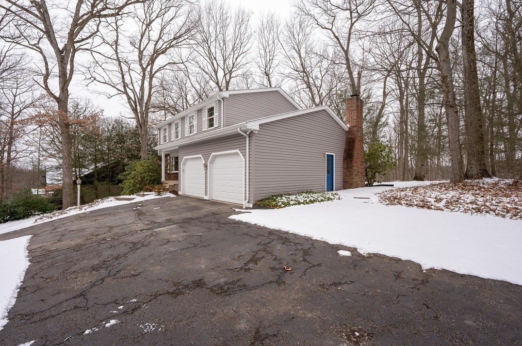 134 Locust Dr, Jeannette PA  15644-9521 exterior