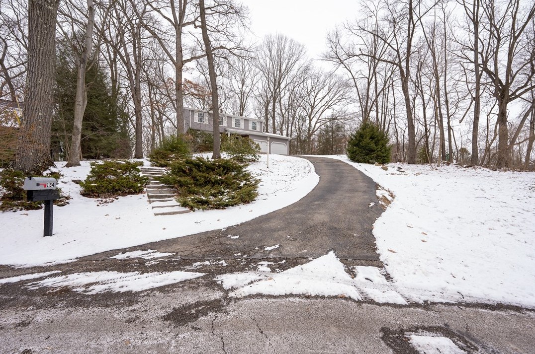 134 N Locust Dr, Jeannette, PA 15644