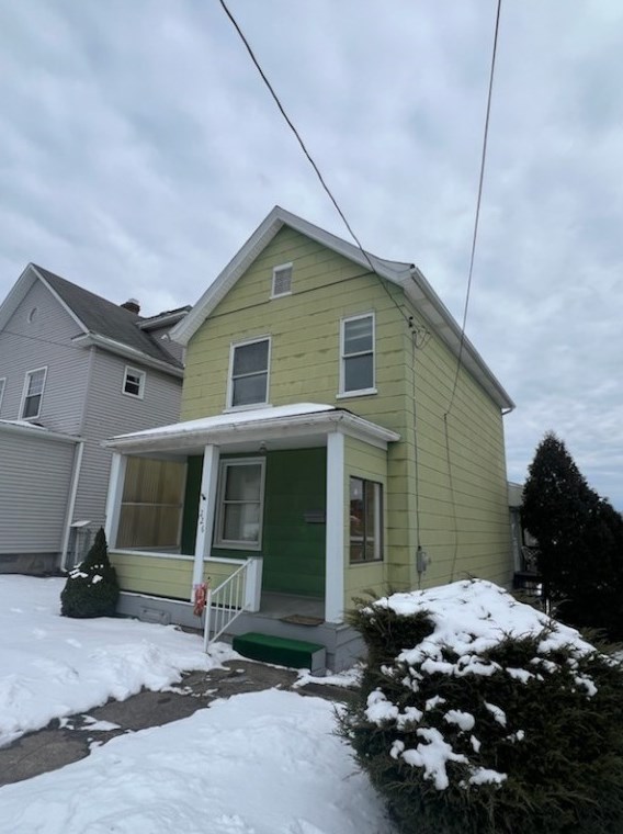 226 S 4th St, Youngwood, PA 15697