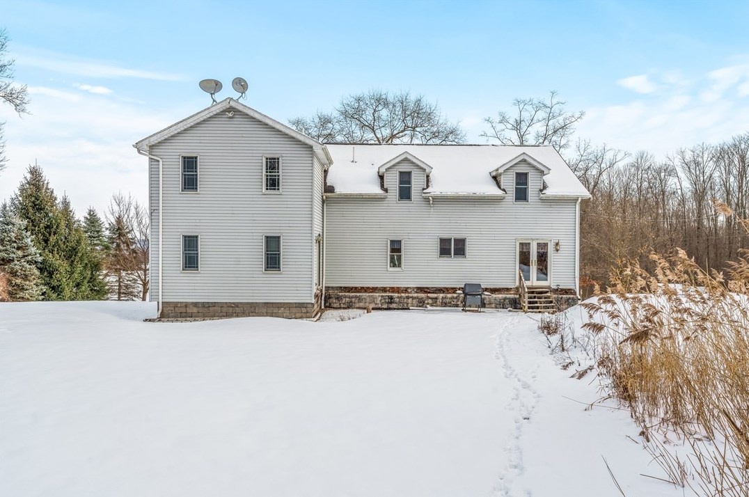 395 Oak Hill Rd, Hermitage, PA 16159
