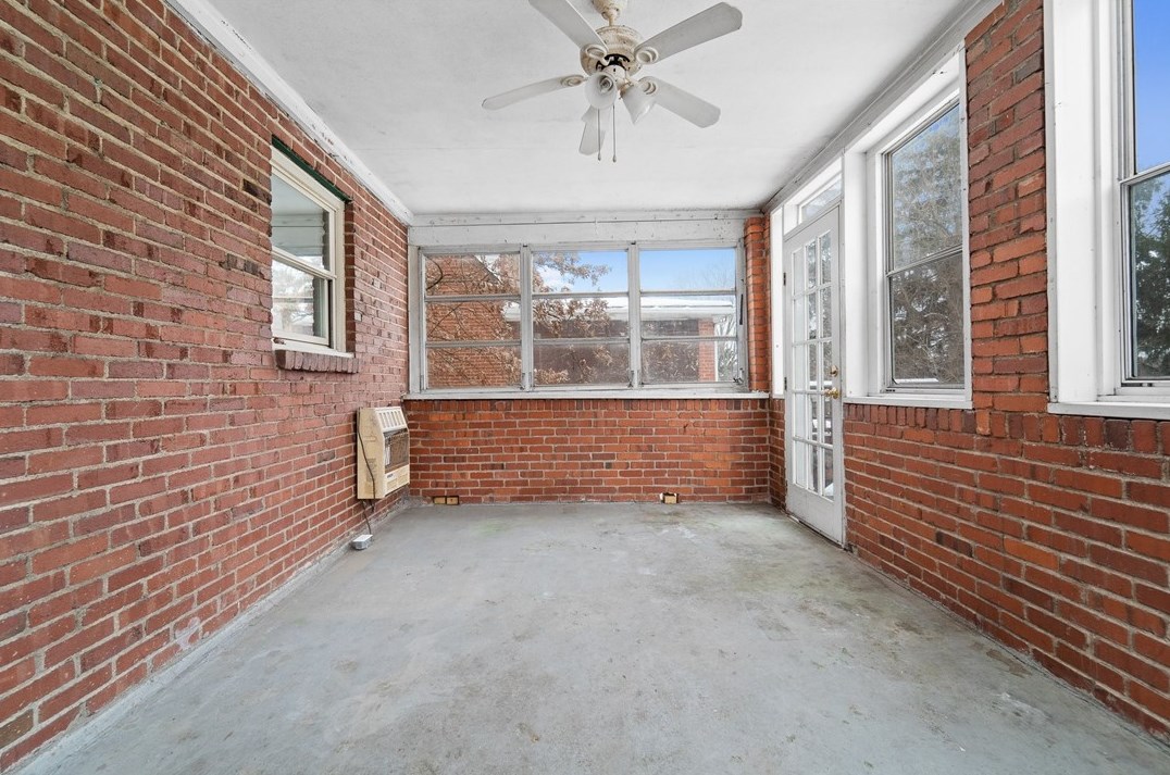 1069 Grandview Ave, Bridgeville PA  15017-2250 exterior