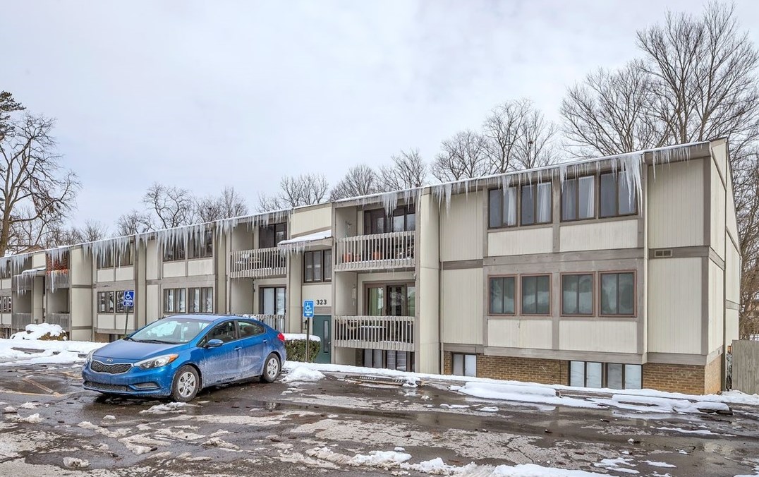 323 Ridge Point Cir #14 South, Bridgeville, PA 15017