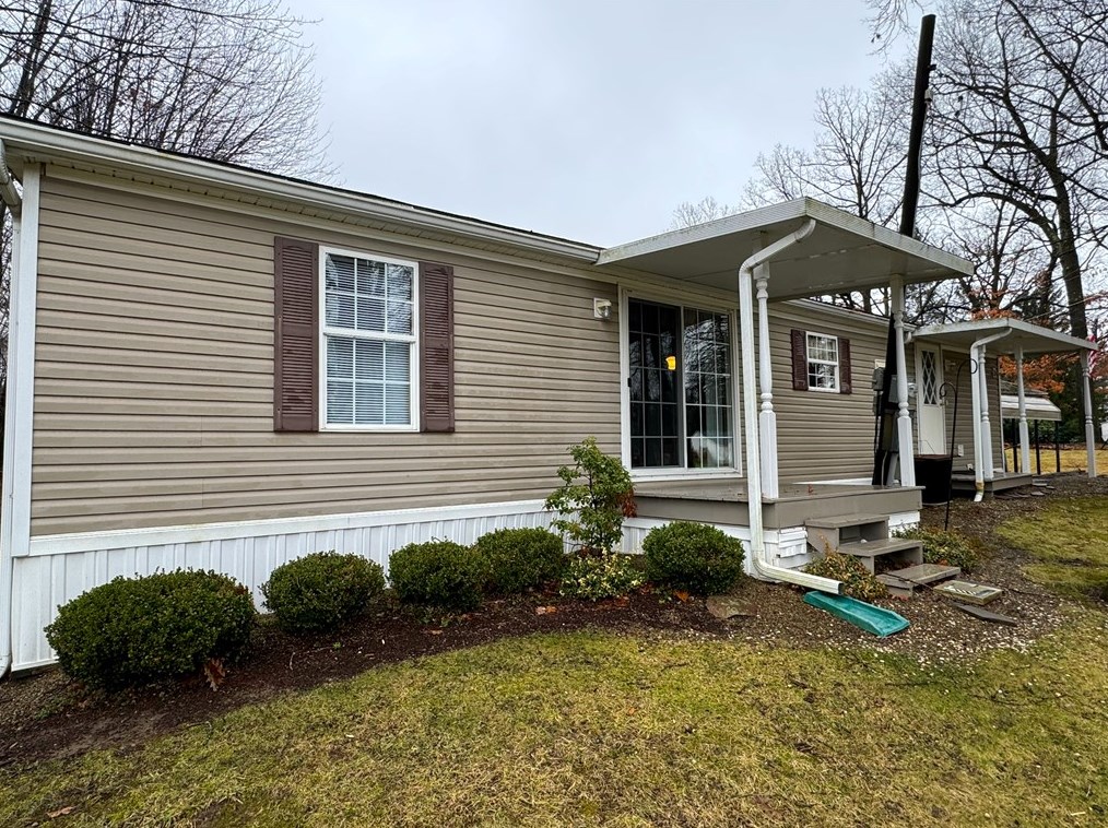 3 Ruby Dr, Grove City, PA 16127