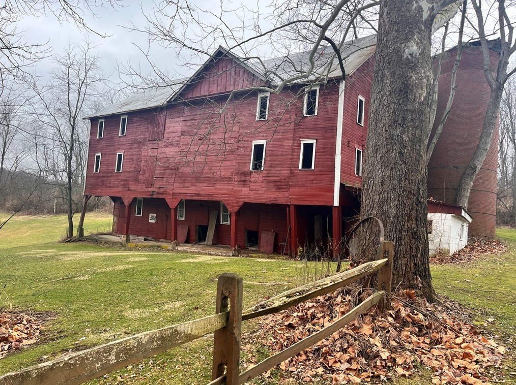 205 Camp Run Rd, Harmony, PA 16037-9529