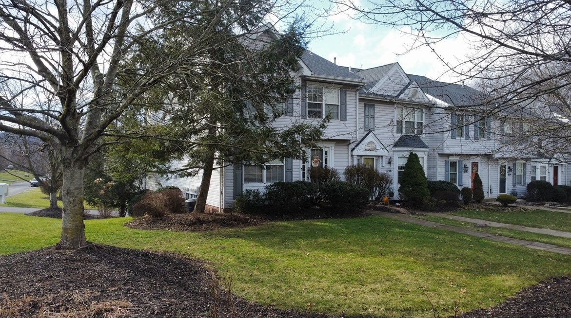 1430 Meadowbrook Dr North, Canonsburg, PA 15317