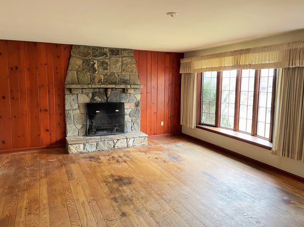 50 Sigrid Dr, Collier Township, PA 15106