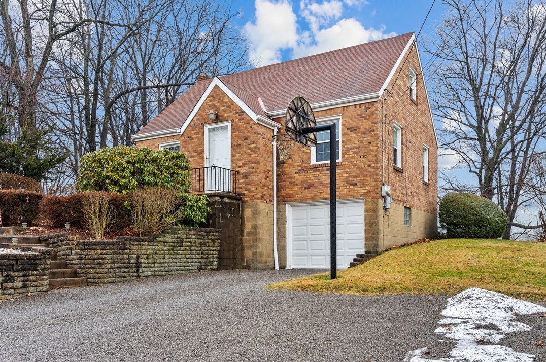 144 Lily Dr, Glenshaw, PA 15116-1249