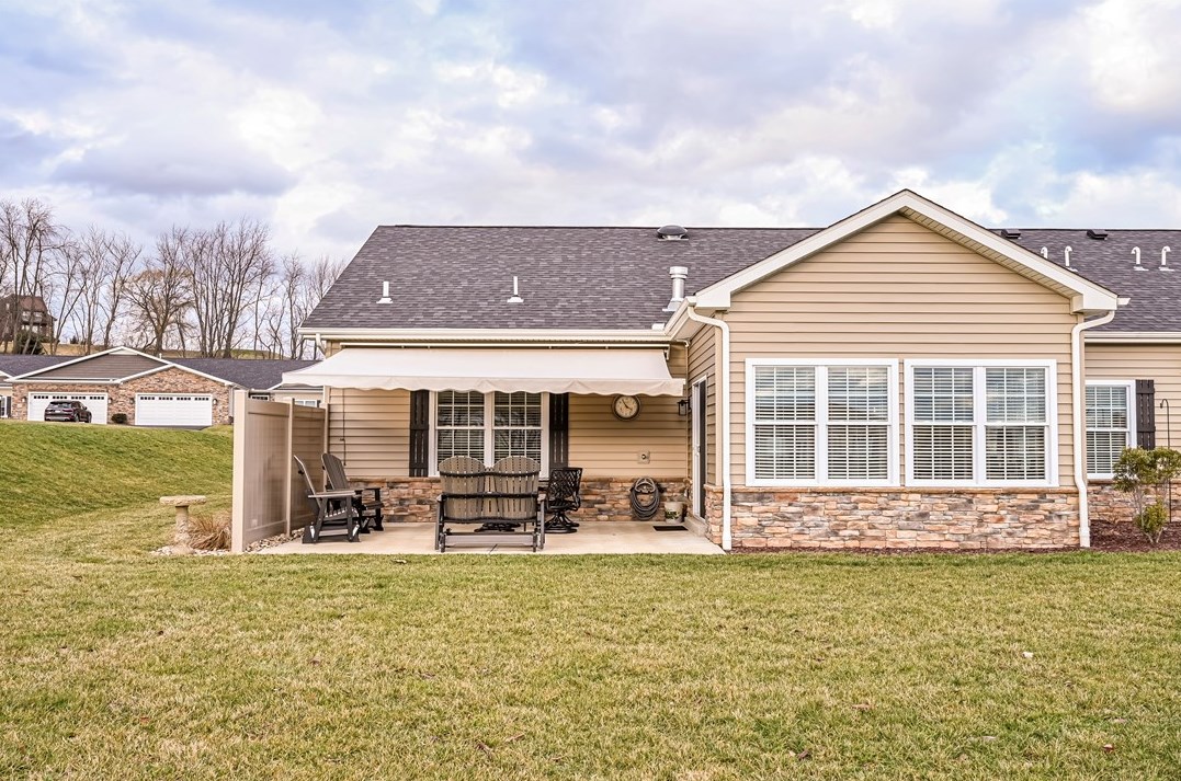 1116 Ashfield Way N, Greensburg, PA 15601