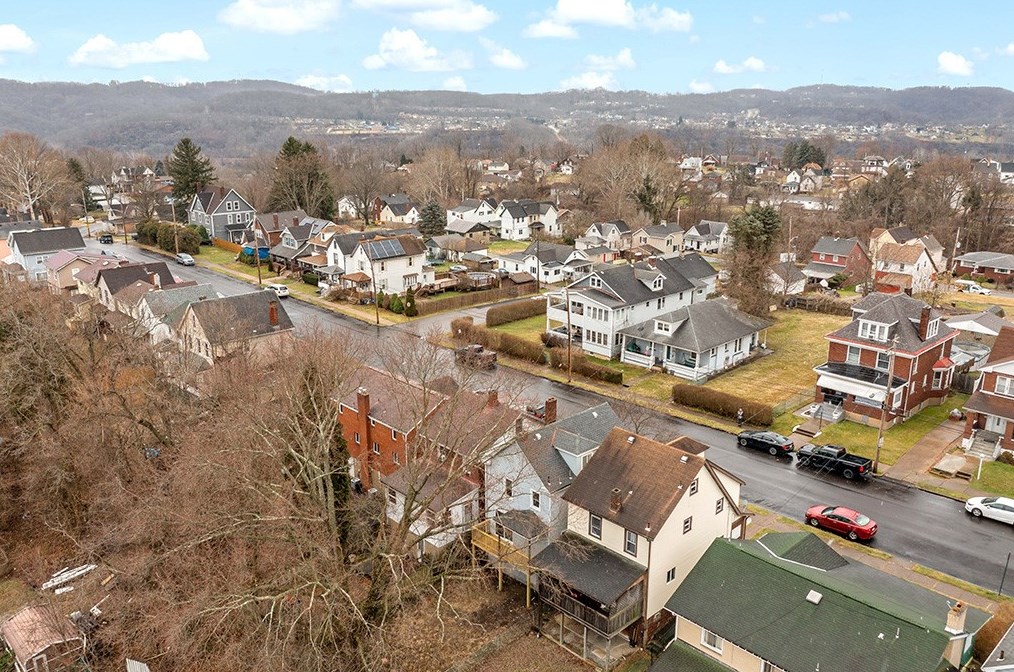 2621 Grandview Ave, Mckeesport PA  15132-7831 exterior