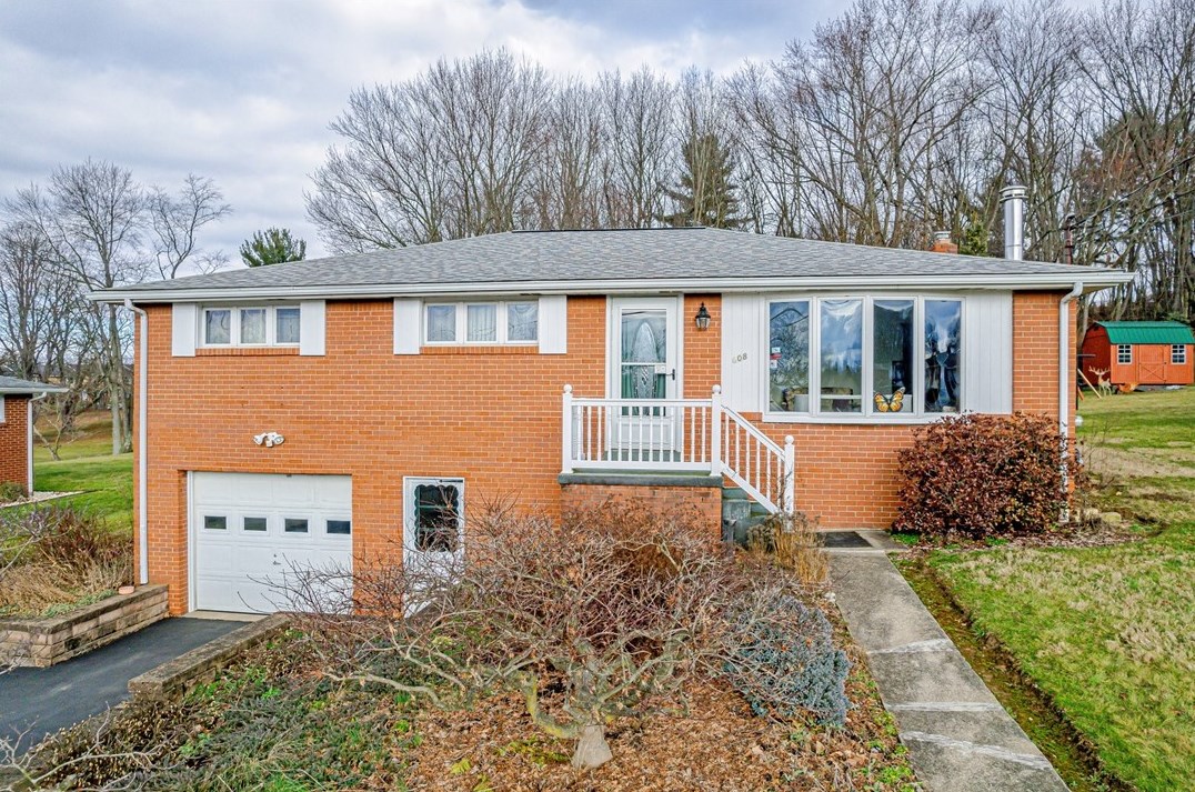608 Courtview Dr, Greensburg, PA 15601