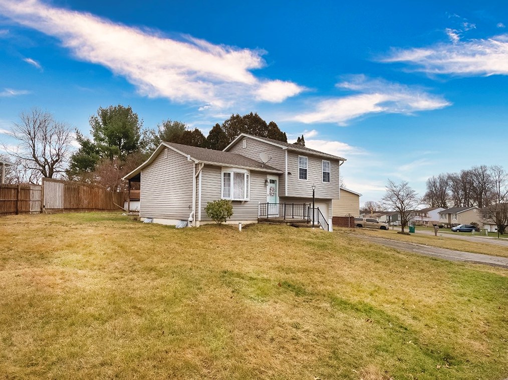 220 Oberlin Dr, Butler, PA 16001