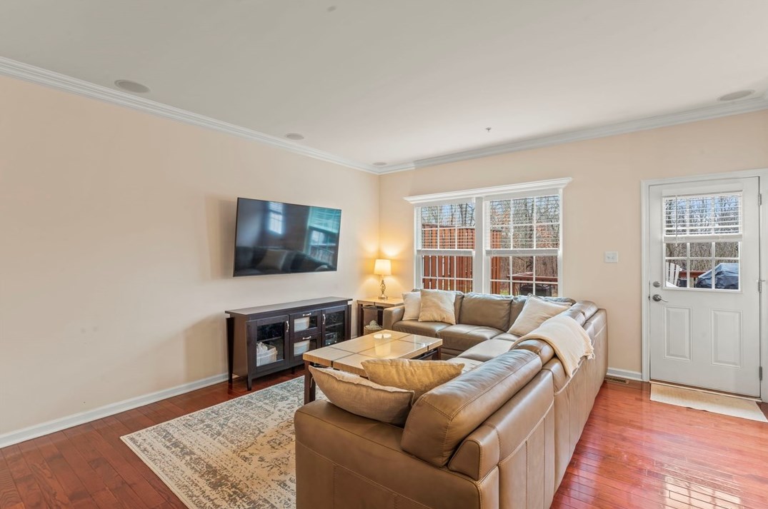 290 Maple Ridge Dr, Canonsburg, PA 15317