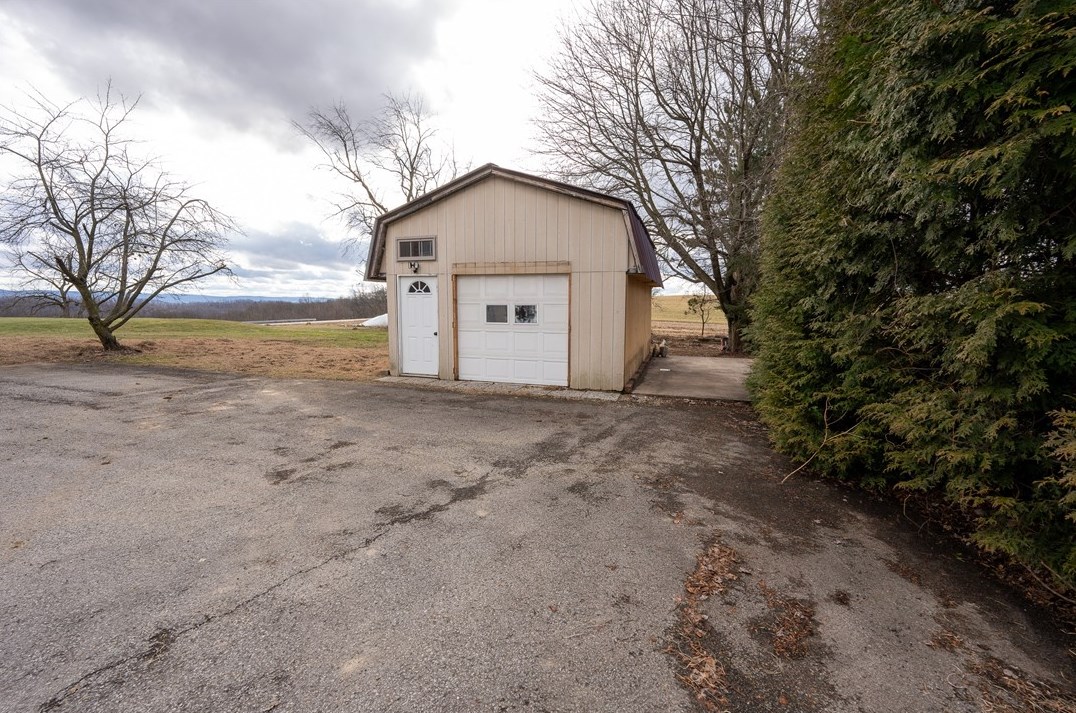 115 Roskovensky Rd, Latrobe PA  15650-5488 exterior
