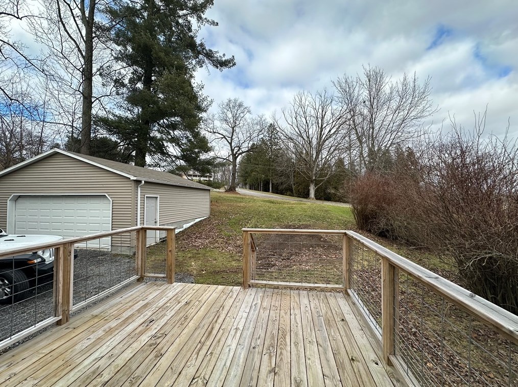 323 Mercer St, Barkeyville, PA 16038-1927