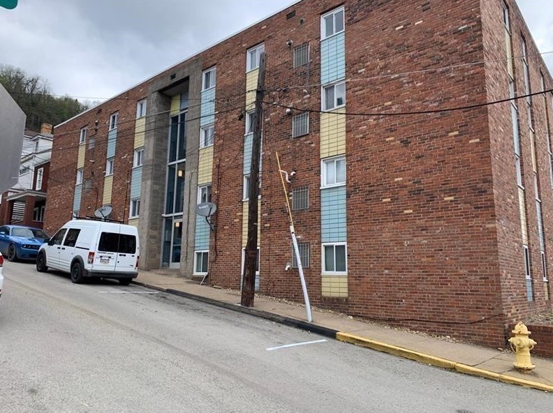 300 Linden Ave, Pittsburgh PA 15208-2317 exterior