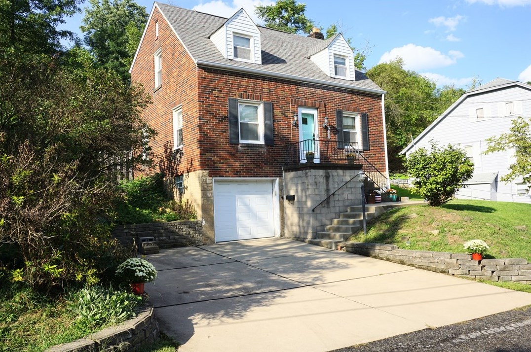 821 Bower Hill Rd, Bridgeville, PA 15017-2407