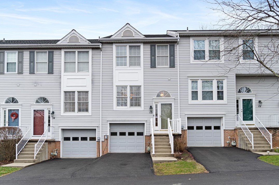 13 Cherryhurst Ln, Bridgeville, PA 15017