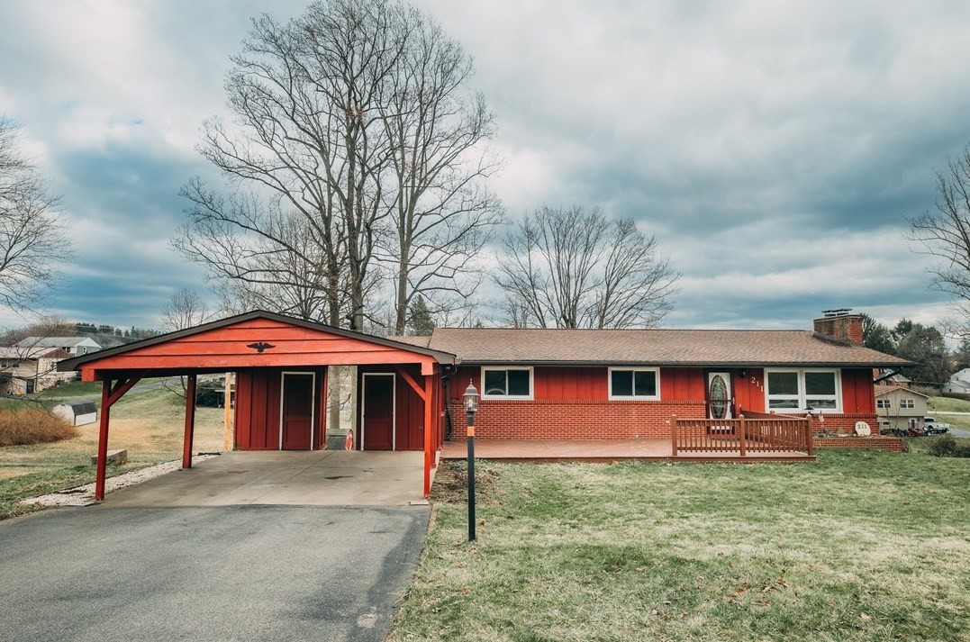 211 Courtland Rd, Indiana, PA 15701